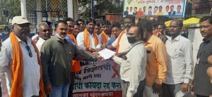 Read more about the article पेट्रोल व डिझेल दर वाढ संदर्भात व शेतकरी कायद्याच्या विरोधात शिवसेनेचे आंदोलन
