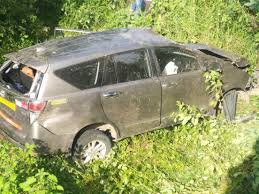 Read more about the article मुल ते चिमुर रोडवर इनोवा गाडी  चा भिषण अपघात