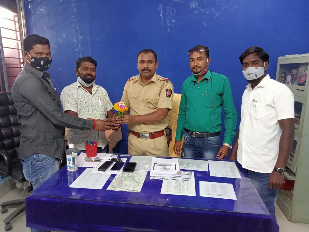 Read more about the article पोंभूर्णा पोलीस स्टेशनला ठाणेदार म्हणून धर्मेंद्र जोशी साहेब रूजु,मनसे पदाधिकाऱ्यांकडून नवनिर्वाचित ठाणेदार साहेबांचे स्वागत…