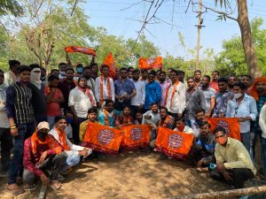 Read more about the article मनसे मध्ये जंबो पक्ष प्रवेश, विविध पक्षाच्या कार्यकर्त्यांच्या हाती मनसे चा झेंडा