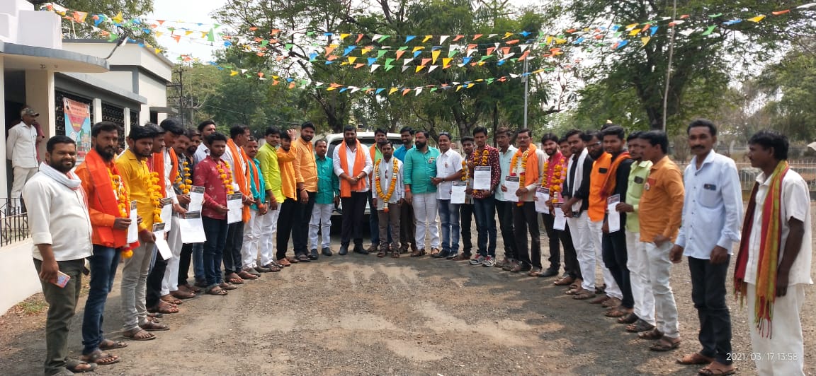 Read more about the article स्वाभिमानी संभाजी ब्रिगेड चे प्रदेशाध्यक्ष माधवराव पाटील देवसरकर यांच्या उपस्थितीत हदगाव तालुका कार्यकारिणीची निवड