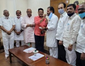 Read more about the article हदगाव हिमायतनगर तालुक्यामध्ये काँग्रेस आणि शिवसेना कार्यकर्त्यांमध्ये संभ्रम निर्माण