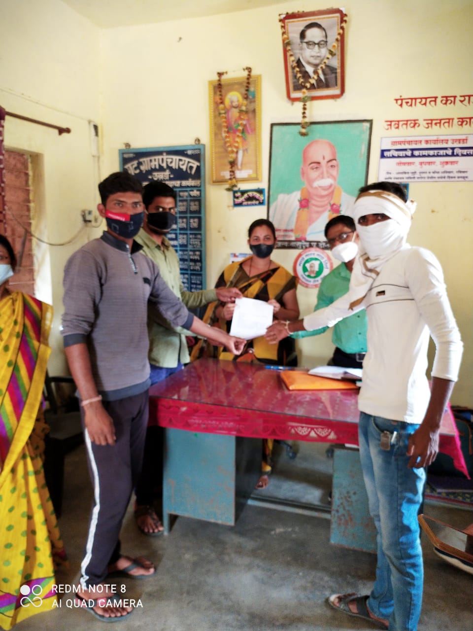 Read more about the article नालेसफाईचा मिळेना मुहूर्त,गावातील तरुणांचा आंदोलनाचा इशारा