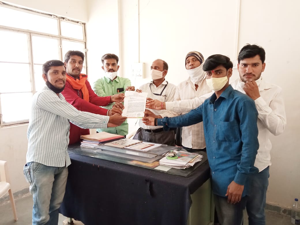 Read more about the article हिमायतनगर शहरात घाणीचे साम्राज्य नगरपंचायतीचे दुर्लक्ष भाजपचे तहसीलदार यांना निवेदन.