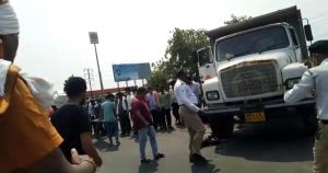 Read more about the article भीषण अपघात:आनंदवन चौकात  पेट्रोल पंप जवळ ट्रक व दुचाकी च्या अपघात दुचाकीचालकाचा घटनास्थळी मृत्यू