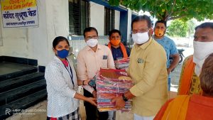 Read more about the article माजी आमदार नागेश पाटील आष्टीकर कोरोना रुग्णांच्या मदतीला धावून गेले