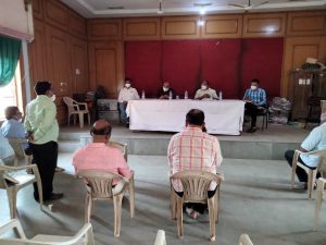Read more about the article कोरोनाच्या पार्श्वभुमीवर वणीत आमदार संजिवरेड्डी बोदकुरवार यांची आढावा बैठक