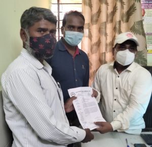 Read more about the article कामावरुन काढण्यात आलेल्या वार्ड बॉय मारोती किनाके यांना परत कामावर घेण्याची मागणी – न्युज मिडीया पत्रकार असोसिएशनने दिले जिल्हा शल्य चिकित्सक यांना निवेदन