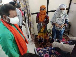 Read more about the article कोरोना चा कहर कमी करण्यासाठी माजी आमदार नागेश पाटील यांचे शर्थीचे प्रयत्न