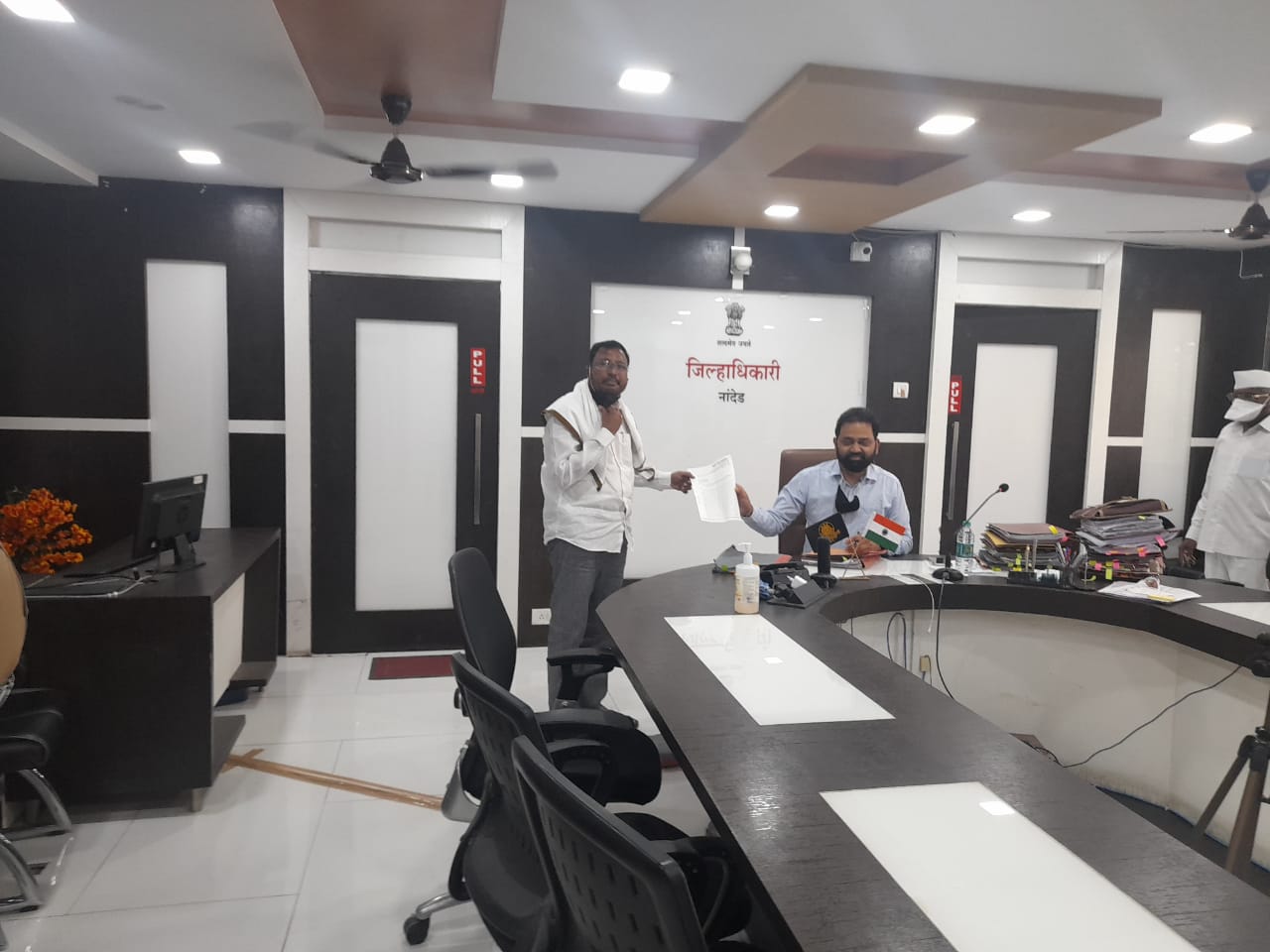 Read more about the article ग्रामीण भागातील आरोग्य केंद्रामध्ये आॅक्सीजन पुरवठा करून कोविड सेंटर म्हणून घोषित करा:लोकनेते बाबुराव पाटील कोव्हळीकर यांचे जिल्हा अधिकारी यांना निवेदन