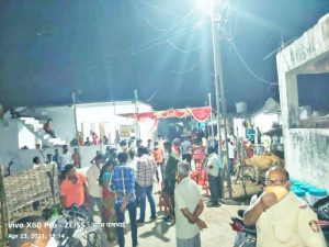 Read more about the article लग्नाच्या अभिनंदन कार्यक्रमात 25 पेक्ष्या जास्त लोकांची गर्दी,पोलिसांनी नवरदेवसाहित इतर चार लोकांवर मुकुटबंन पोलीस स्टेशनमध्ये विविध कलमा अंतर्गत गुन्हे दाखल