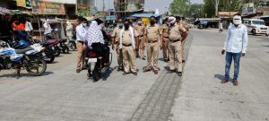 Read more about the article समुद्रपूरमध्ये कोरोना नियम मोडणाऱ्यांनावर दंड समुद्रपूर पोलीस व नगरपंचायत संयुक्त कारवाई