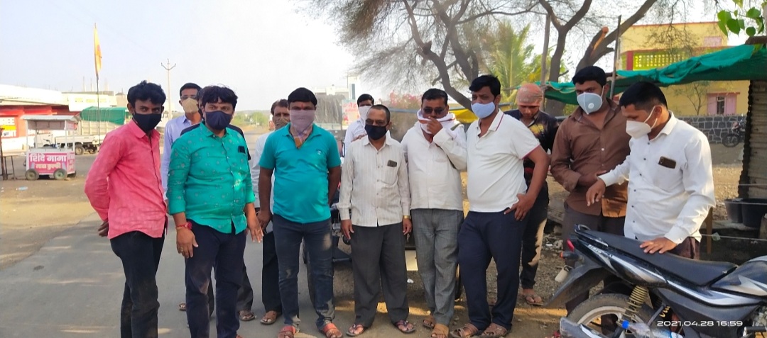 Read more about the article ग्रामपंचायत कडून सॅनिटायझर फवारणी,घरीच राहण्याचे आवाहन