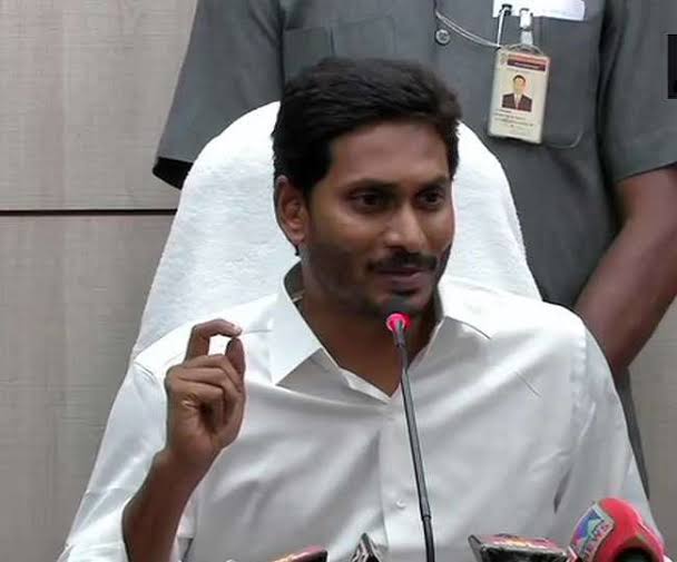 Read more about the article वाईट वेळेत महाराष्ट्राच्या मदतीला आंध्र प्रदेश धावलं, 300 व्हेंटिलेटर्स देण्याचा जगनमोहन रेड्डींची घोषणा