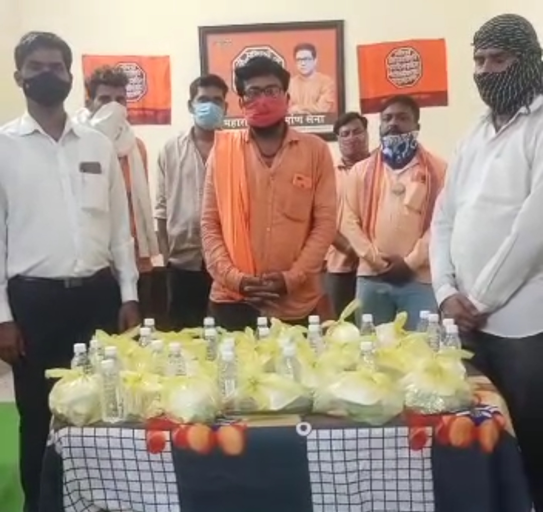 Read more about the article कोविड रुग्णांच्या नातेवाईकांना मनसेच्या वतीने मोफत भोजन सेवा, रुग्णांच्या मदतीसाठी मनसे सैनिकांचे अहोरात्र परिश्रम