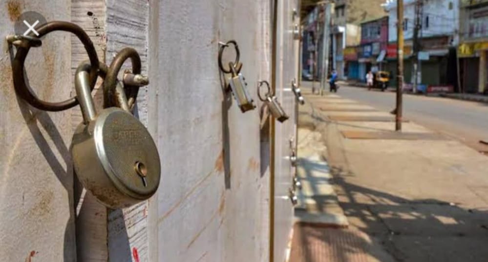 Read more about the article शासनाचा आदेश रविवार पासून नागरिकांवर घराबाहेर पडण्यास पूर्णतः बंदी