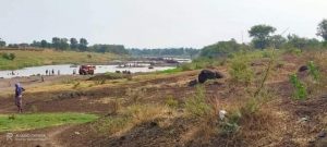 Read more about the article साहेब आम्ही हप्ते देतो म्हणून तर वाळू ओडतो माफीयाचे पत्रकाराला उतर