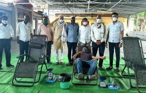 Read more about the article मा.आमदार श्री अनीलजी देशमुख साहेब यांच्या जन्मदिना निमित्त आज गुलाबबाबा आश्रम कोंढाळीे येथे रक्तदान शिबीराचे आयोजन