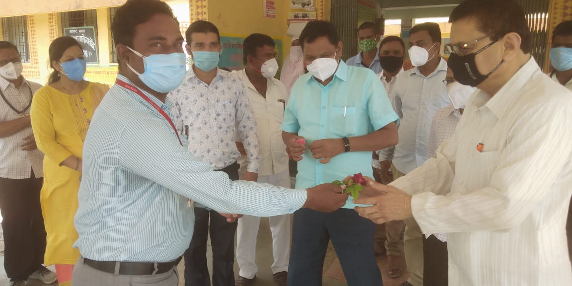 Read more about the article प्राथमिकआरोग्य केंद्र धानोरा येथे माननीय आमदार डॉ अशोक उईके यांची आकस्मित भेट
