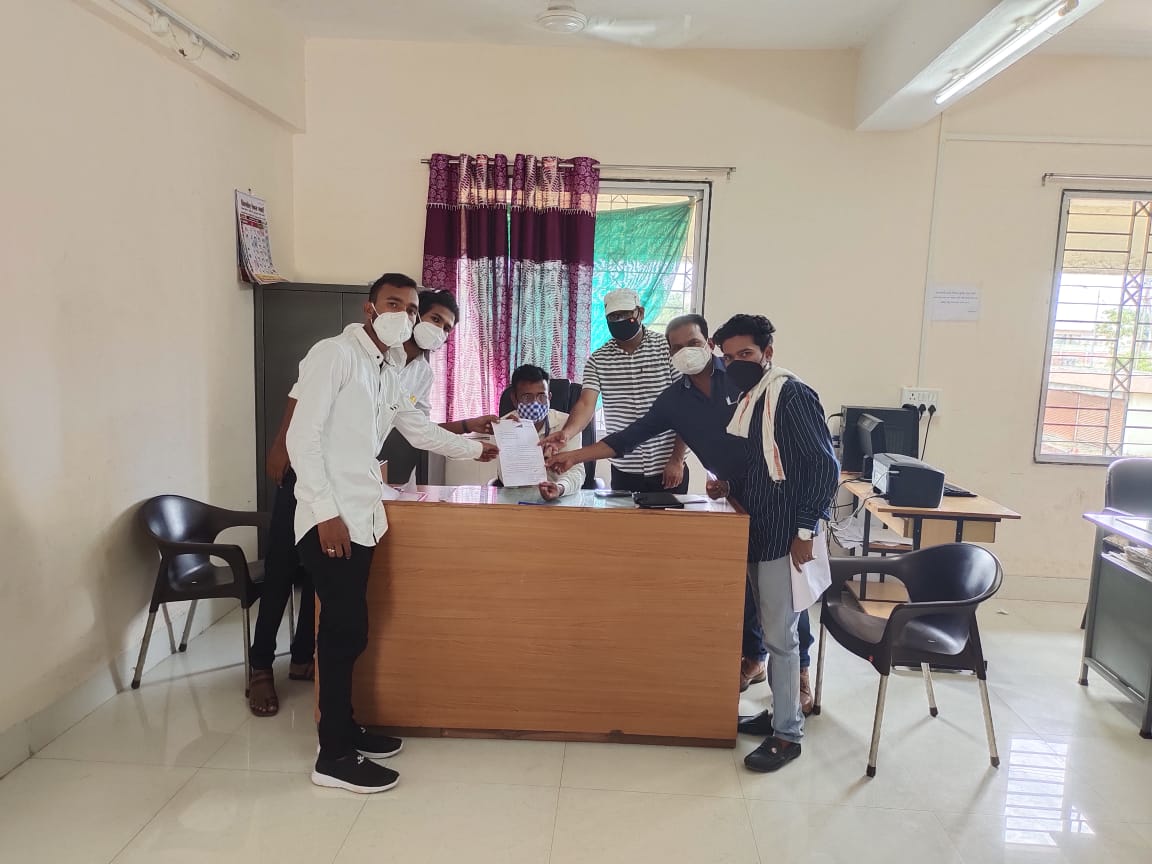 Read more about the article खत पेट्रोल डिझेल गॅस व जीवनावश्यक वस्तूच्या वाढलेल्या किमती विरोधात राळेगाव शहर राष्ट्रवादी काँग्रेसचे निवेदन