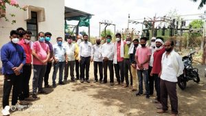 Read more about the article राळेगाव तालुक्या मध्ये होणाऱ्या विस्कळीत वीजपुरवठा सुरळीत करण्यासाठी भारतीय जनता पार्टी चे कार्यकर्ते व पदाधिकारी महावितरण कार्यालय राळेगाव धडकले