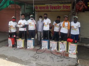 Read more about the article कोरोनाचा संसर्ग रोखण्याकरिता ‘मनसे’ची हिंगणघाट शहर परिसरात सनिटायझर फवारणी मोहीम ……