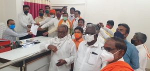 Read more about the article हदगाव- हिमायतनगर तालुक्यातील शेतकऱ्यांना तात्काळ सरसकट पिक विमा मिळावा