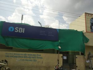 Read more about the article सरसम बॅक कर्मचारी करतात कामचुकारपणा ग्राहकांना अरेरावी भाषांचा वापर यांवर नियंत्रण कोणाचे?