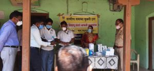 Read more about the article कोवीड सेंटर ला साहित्य वाटप