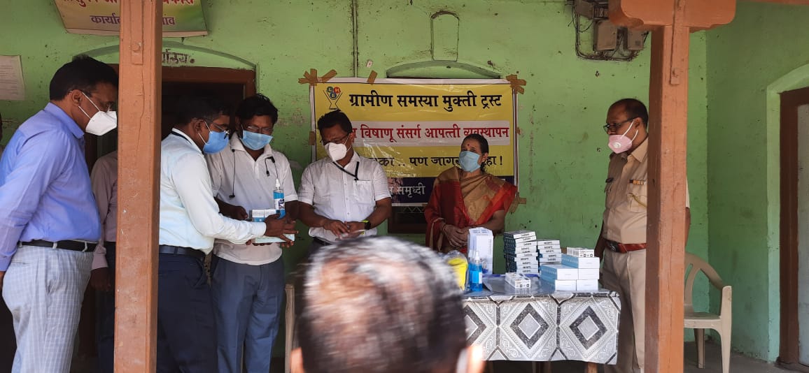 Read more about the article कोवीड सेंटर ला साहित्य वाटप