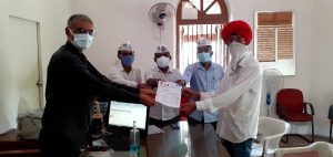 Read more about the article कोरोना सरकारी रुग्णालयाच्या सेवा व सुविधांचा दर्जा वाढविणे तसेच कोरोना रुग्णाची लूट करणाऱ्या खाजगी हॉस्पिटलवर कारवाई साठी आम आदमी नाशिक तर्फे मा .मुख्यमंत्री याना मा जिल्हाधिकारी नाशिक यांचे मार्फत निवेदन