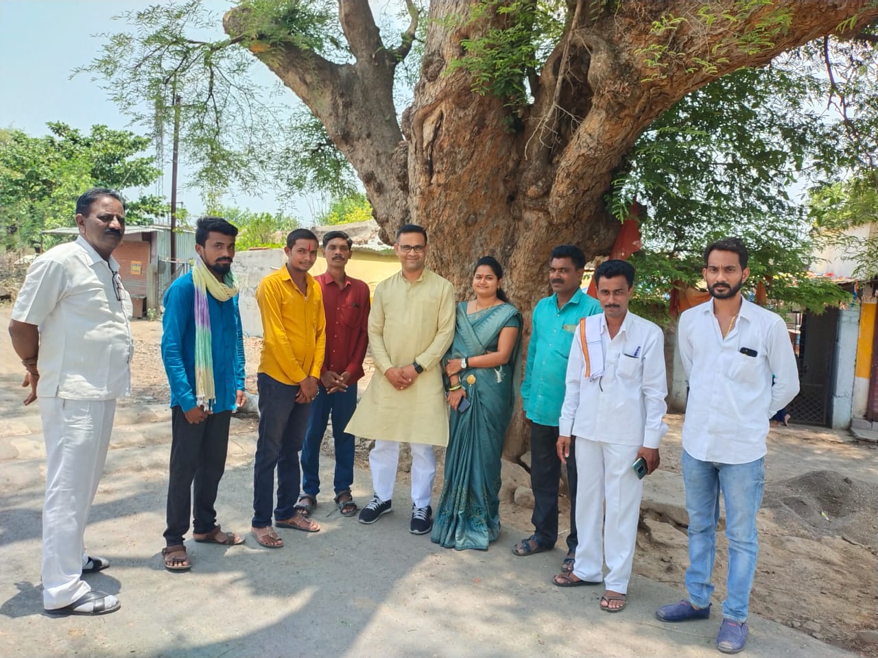 Read more about the article रितेश दादा भरुड यांची चिखली (वनोजा) लसीकरणाला भेट