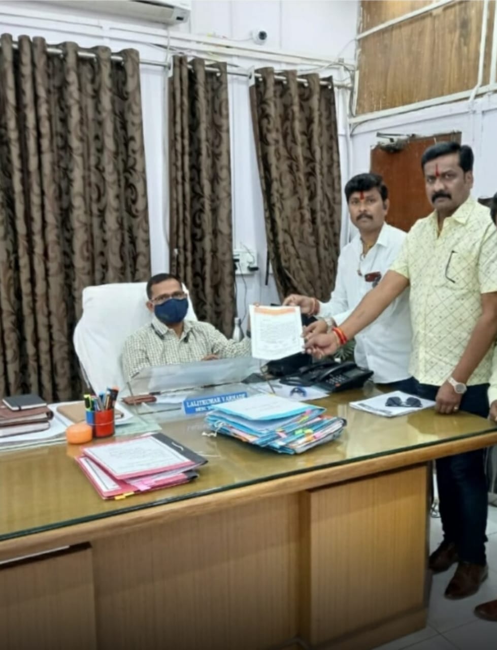 Read more about the article खरेदी विक्री साठीची कोरोना चाचणीची अट रद्द करा:मनसे ची जिल्हाधिकाऱ्यांकडे मागणी