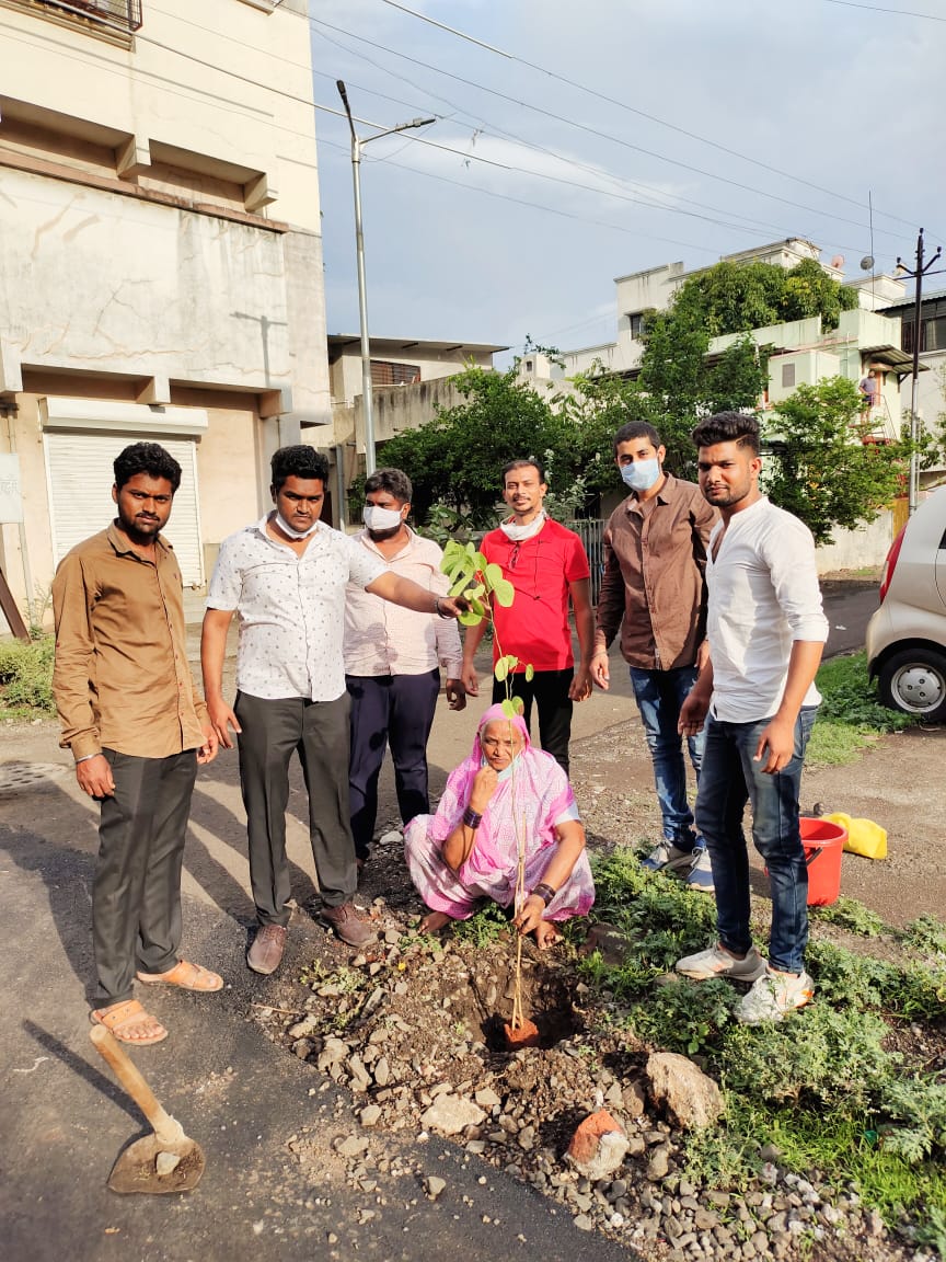 Read more about the article भारतीय जनता पार्टी प्रणित नई उमंग फाउंडेशन नाशिक आयोजित पर्यावरण दिनानिमित्त वृक्षारोपणाचा कार्यक्रम