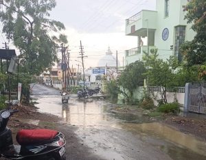 Read more about the article पावसाळा सुरू होताच प्रभाग क्र. 6 मध्ये पाण्यामुळे झाले स्विमिंग पूल तयार