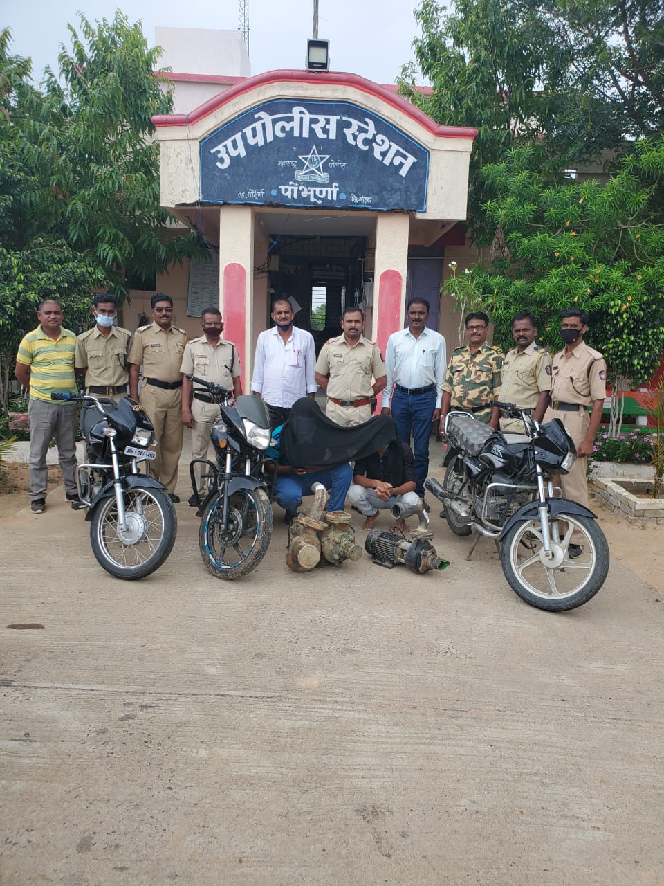 Read more about the article पोंभुर्णा तालुक्यातील मोटर सायकल व मोटरपंप चोरीचे रॅकेट उद्ध्वस्त,पोंभूर्णा पोलीसांचे कौतुकास्पद कार्य..