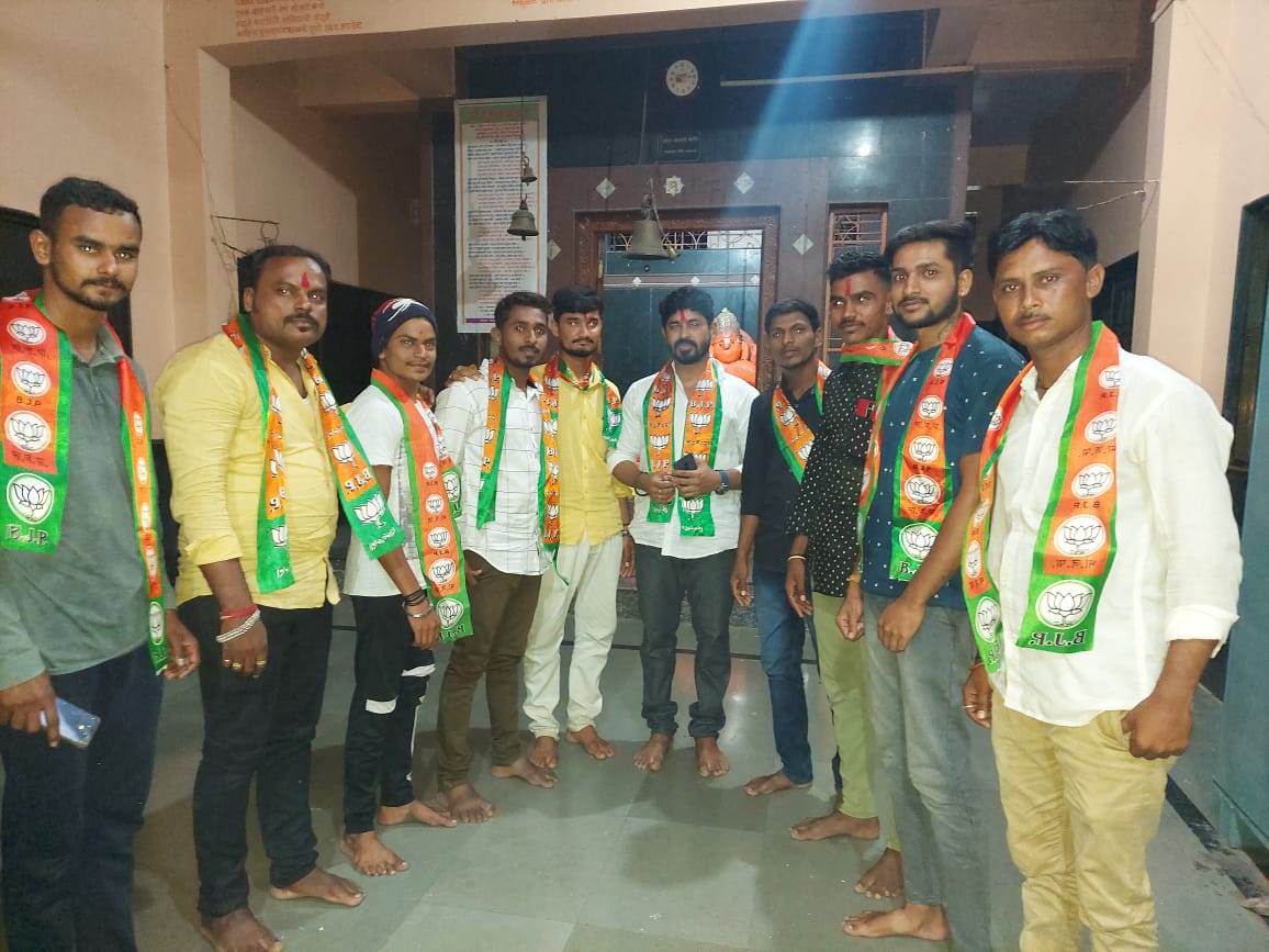 Read more about the article शिवसेनेच्या युवा उप तालुका प्रमुख सह अनेकांचा भाजपात प्रवेश