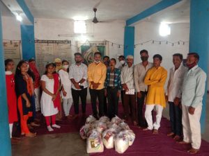 Read more about the article कलावंतांना जीवनावश्यक वस्तू ( किट ) चे नागोराव पाटणकर बहुद्देशीय संस्था ( नागपूर )तथा समाजसेवकांकडून वाटप