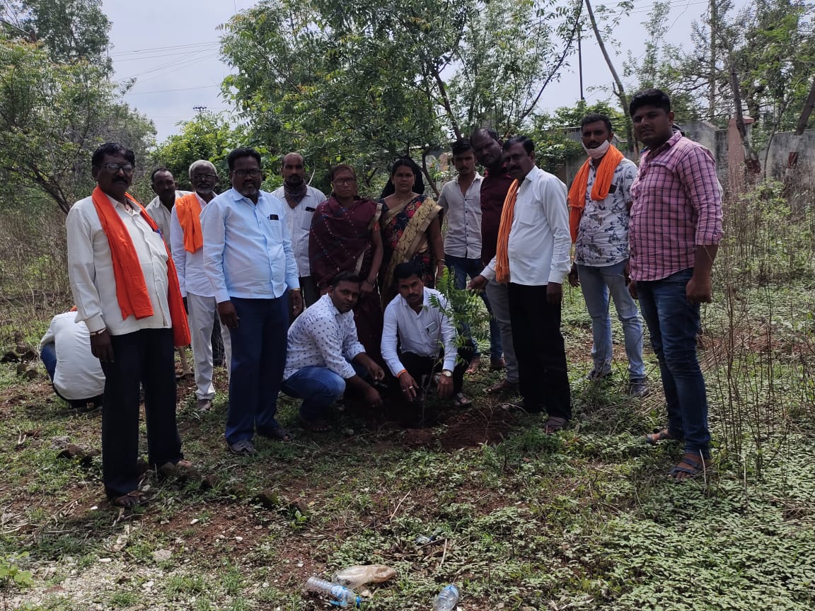 Read more about the article मा.ना.श्री.आदित्यजी ठाकरे यांच्या वाढदिवसानिमित्त राळेगाव येथील विश्राम गृह येथे वृक्ष रोपण
