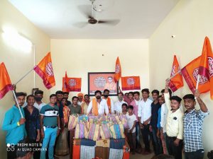 Read more about the article सन्माननीय हिंदू जननायक श्री.राजसाहेब ठाकरे यांच्या वाढदिवसानिमित्त मनसे वाशिम तर्फे गरजु कुटूंबाना अन्नधान्य वाटप