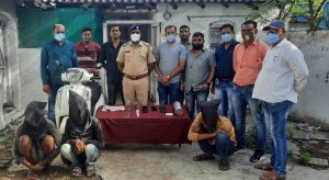 Read more about the article जबरी चोरीचे दोन गुन्हे उघडकीस तीन आरोपी अटकेत,८८ हजार ५६३ रुपयांचा मुद्देमाल जप्त