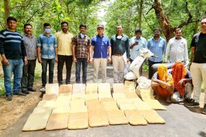 Read more about the article 90 किलो गांजा  सह वरोरा  शहरातील  दोघांना अटक, 30 लाख रुपये किमतीचा मुद्देमाल जप्त