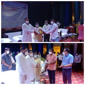 Read more about the article रक्तदाते सचिन उपरे आणि पत्रकार श्री.जितेंद्र मशारकर यांचा रक्तकेंद्र सामान्य रुग्णालय चंद्रपूर तर्फे सत्कार!