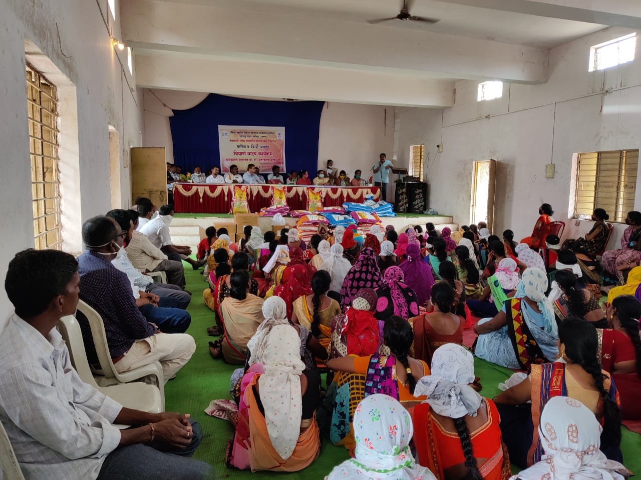 Read more about the article महाराष्ट्रातील आघाडी सरकारने पीक विमा न देता शेतकऱ्यांच्या तोंडाला कोरडीच पाने पुसली :- (प्रा. डॉ. आमदार अशोक उईके )