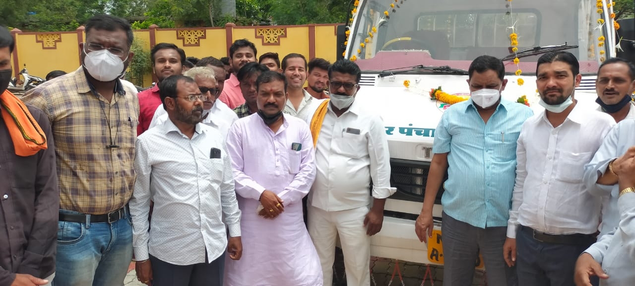 Read more about the article लोकार्पण: राळेगाव शहराला मिळाला वैकुंठरथ, ऍड. प्रफुलसिंह चौहान व मित्रपरिवाराचा स्तुत्य उपक्रम, वृक्षारोपण, छत्री वाटप कार्यक्रम