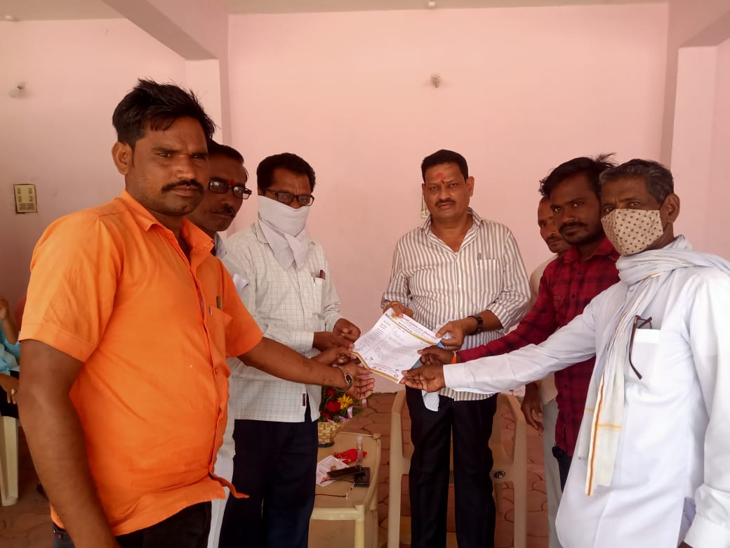 Read more about the article पळसपुर येथिल घरकुल लाभार्थ्यांना ड यादी मध्ये समाविष्ट करा नागोराव शिंदे यांची आमदारांकडे मागणी.