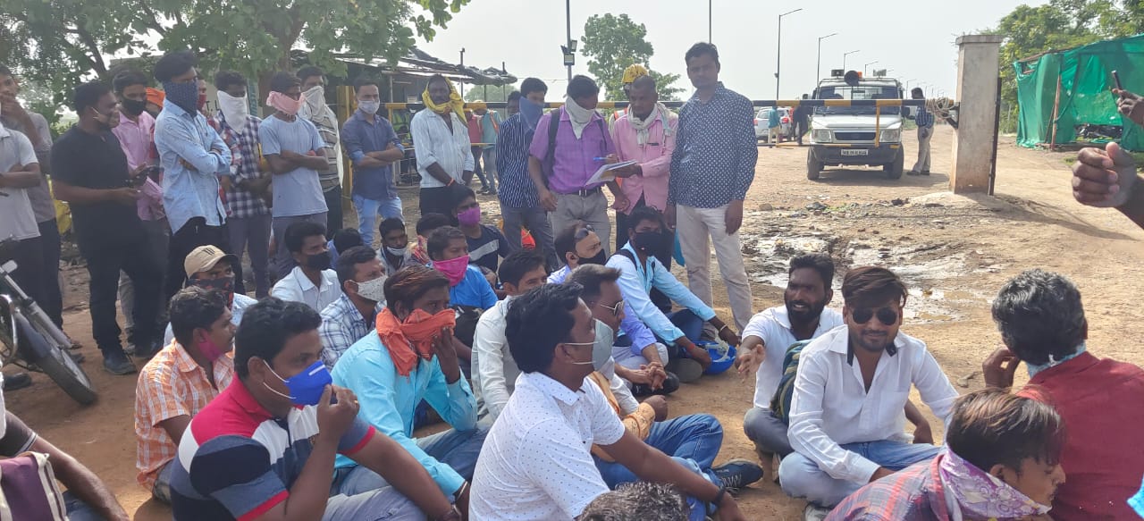 Read more about the article एम पी बिर्ला सिमेंट प्रकल्पासमोर मजुरांचे धरणे आंदोलन