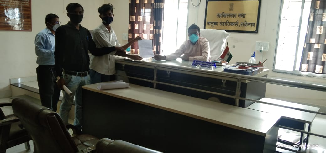 Read more about the article आदिवासी जमातीच्या महिलांना अमानुष मारहाण या प्रकरणी (राळेगाव तालुक्यातील सावरखेड येथील कोलाम समाज यांच्या वतीने राळेगाव तहसीलदार मार्फत मुख्यमंत्र्यांना निवेदन देण्यात आले)