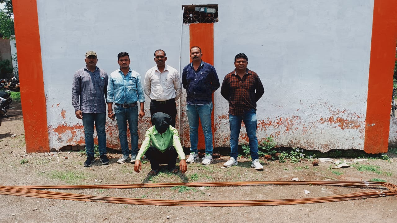 Read more about the article नाली बांधकामातील सळाकी चोराला मुद्देमालासहीत अटक