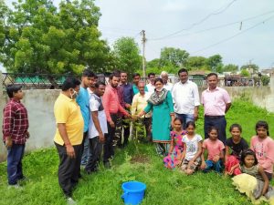 Read more about the article मुकुटबन येथे वृक्षारोपण कार्यक्रम संपन्न